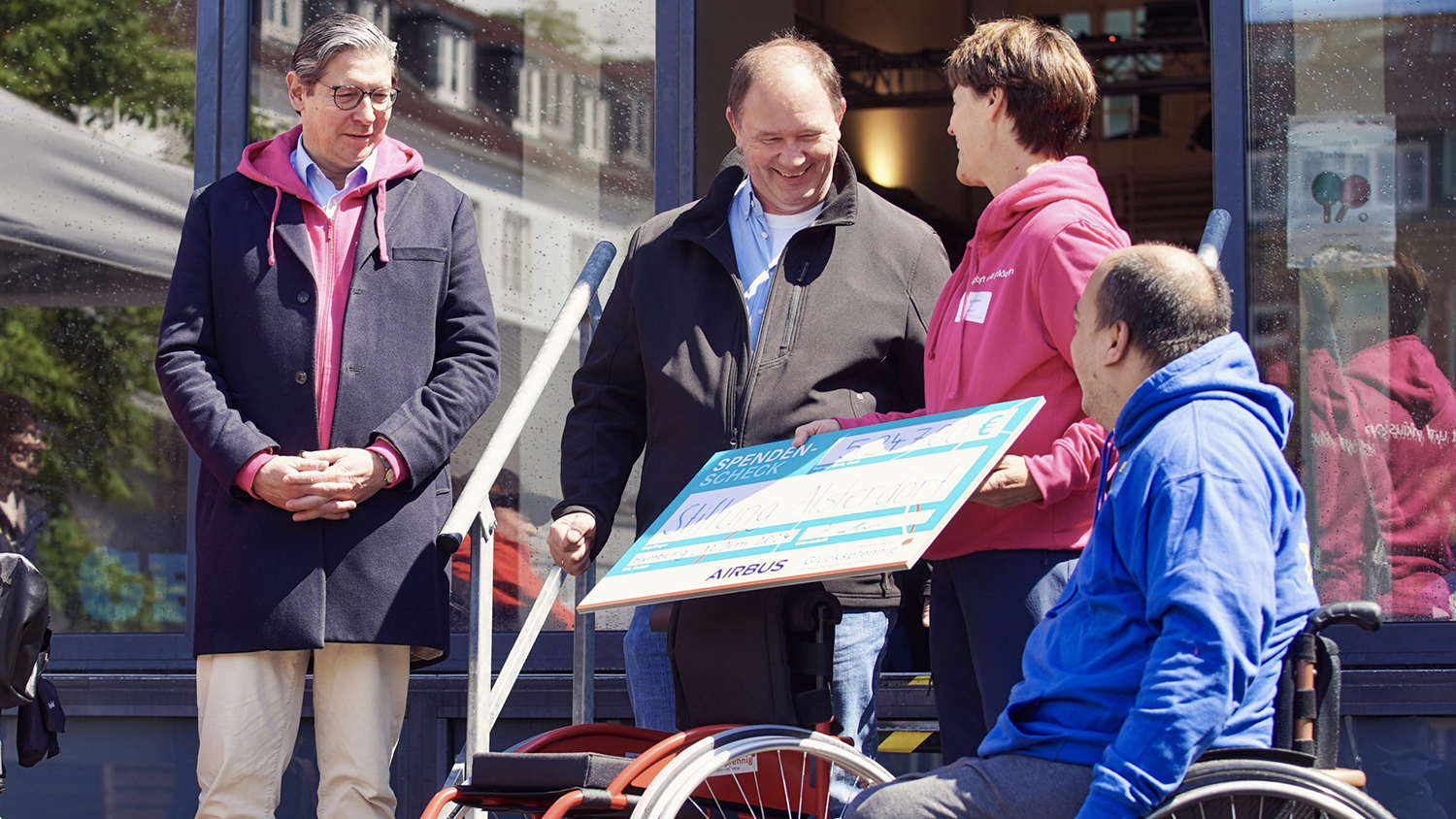 Feierliche Spendenübergabe